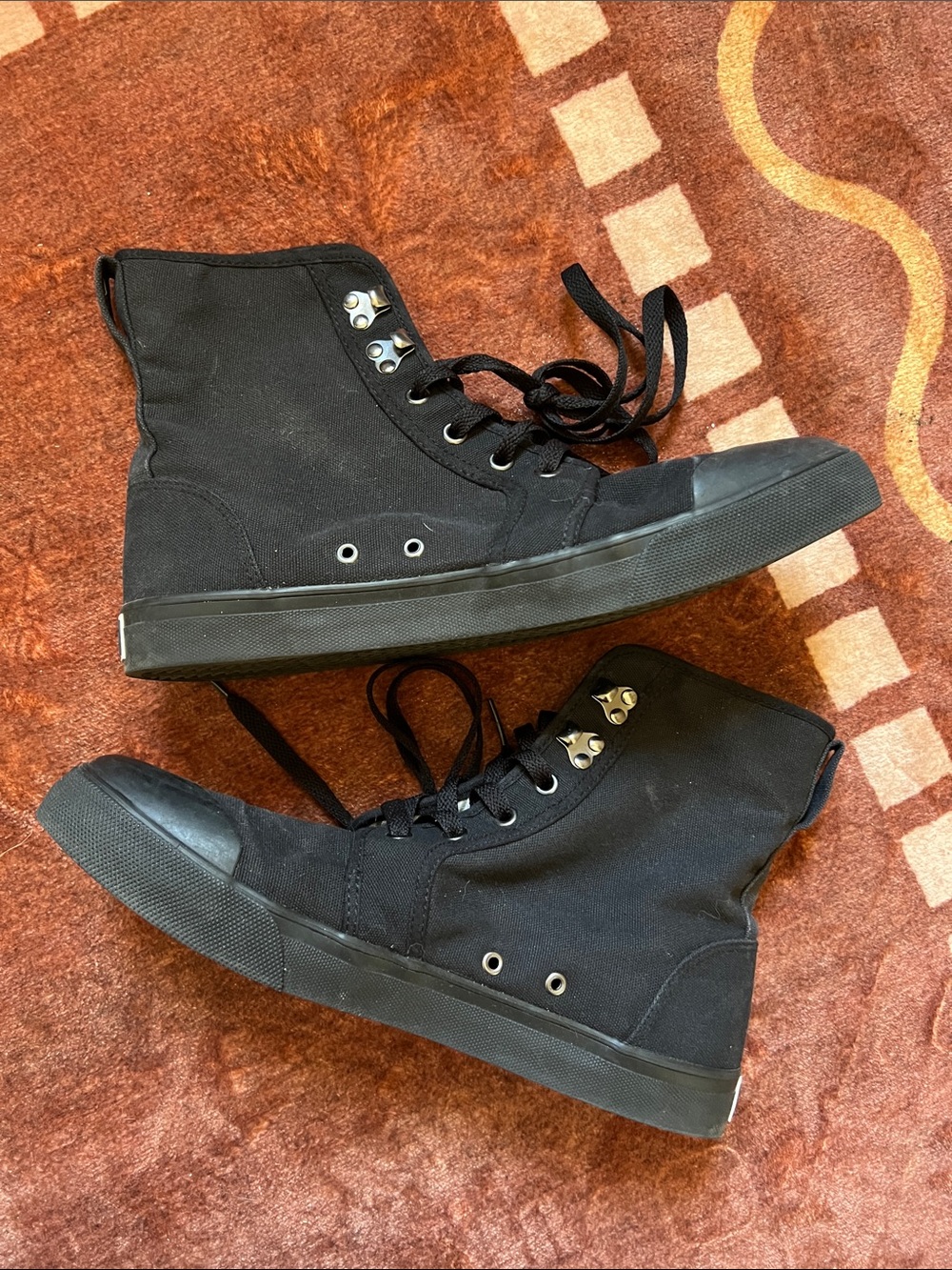 Bangs extra high tops